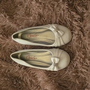 Girls White Leather Dress Shoes w/ Sparkle Bow, Gala brand Size 2, New, no tags